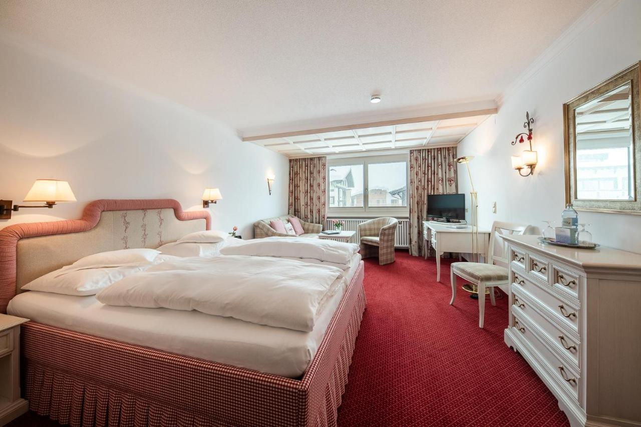 Bed & Breakfast Hotel Guggis Zürs エクステリア 写真