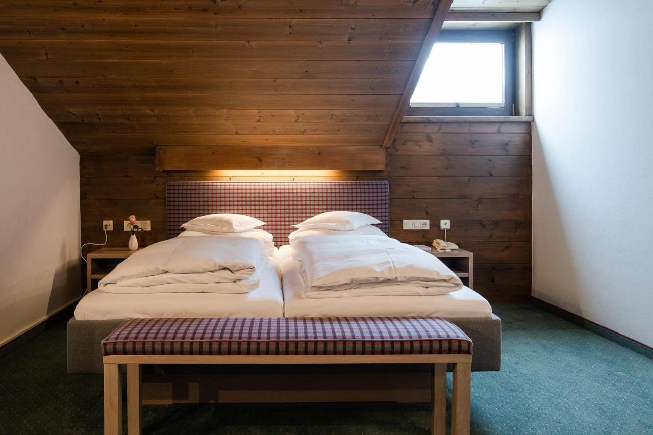 Bed & Breakfast Hotel Guggis Zürs エクステリア 写真