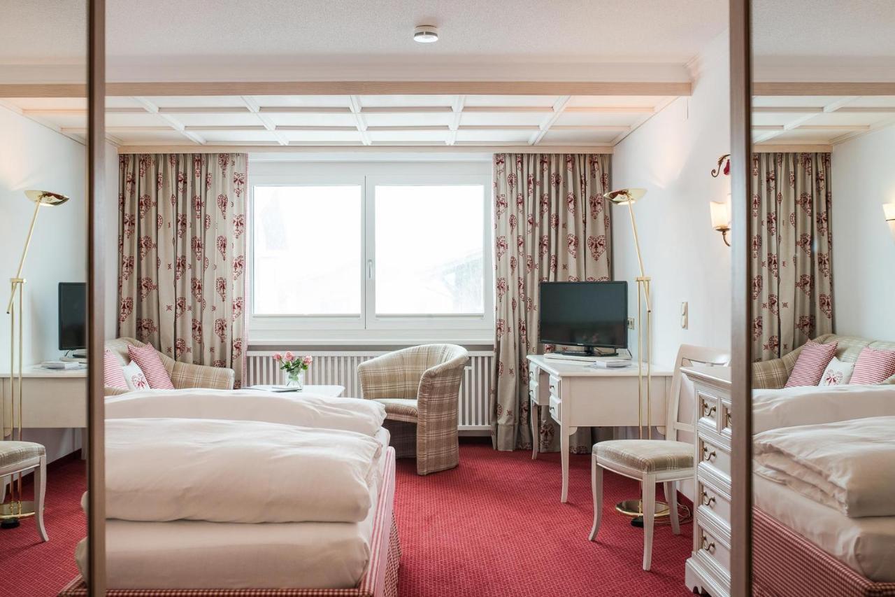 Bed & Breakfast Hotel Guggis Zürs エクステリア 写真