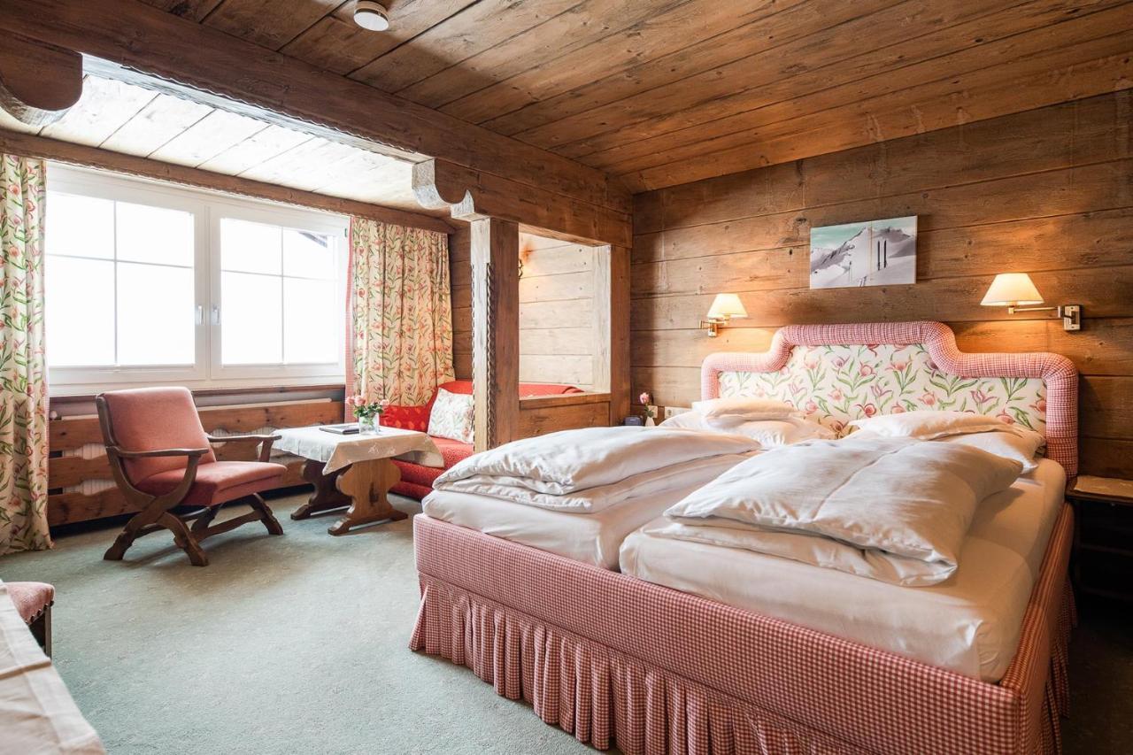 Bed & Breakfast Hotel Guggis Zürs エクステリア 写真