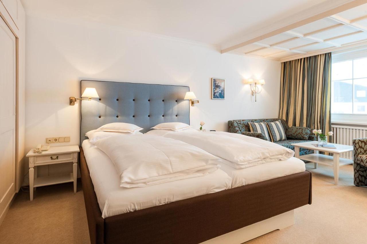 Bed & Breakfast Hotel Guggis Zürs エクステリア 写真