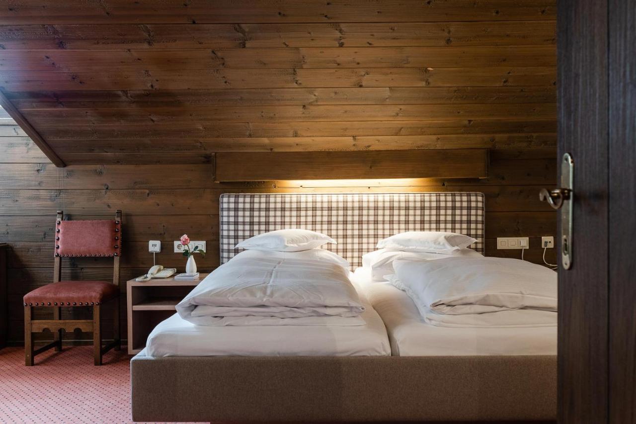 Bed & Breakfast Hotel Guggis Zürs エクステリア 写真