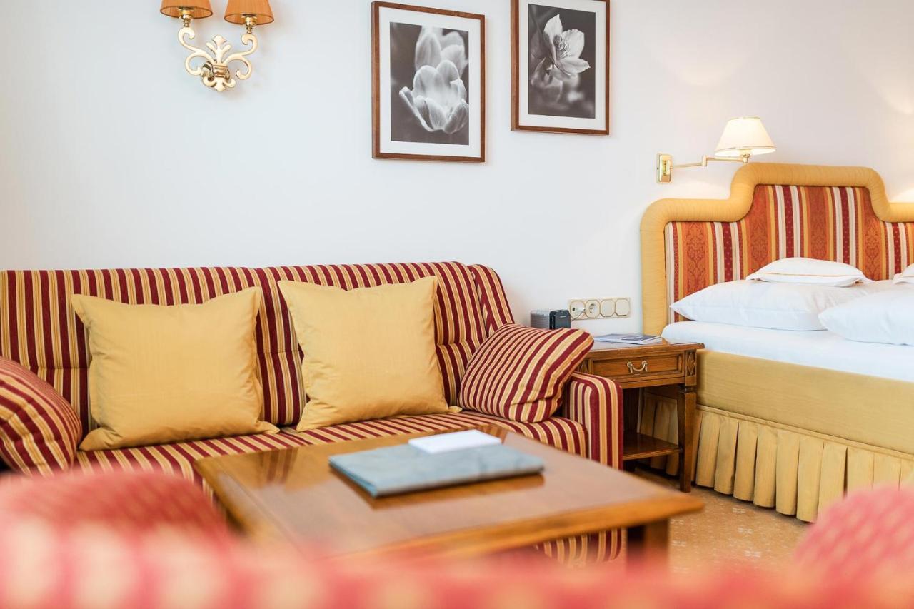 Bed & Breakfast Hotel Guggis Zürs エクステリア 写真