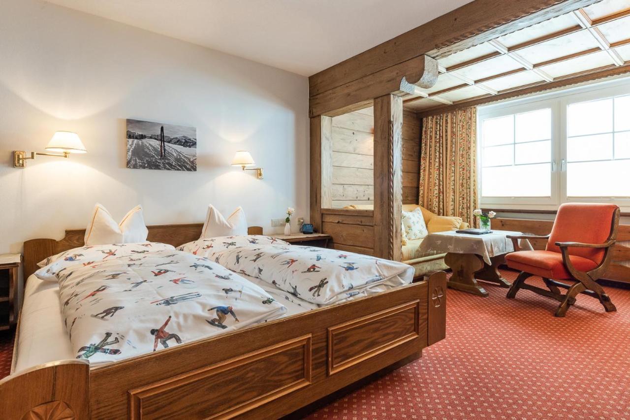 Bed & Breakfast Hotel Guggis Zürs エクステリア 写真