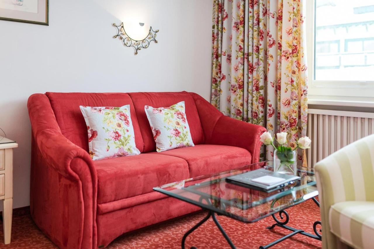 Bed & Breakfast Hotel Guggis Zürs エクステリア 写真