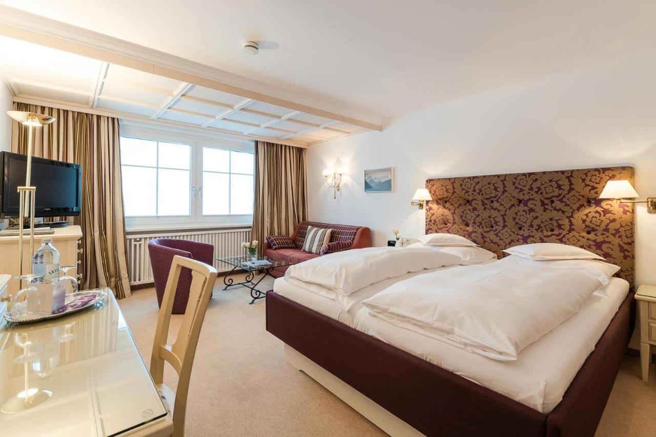 Bed & Breakfast Hotel Guggis Zürs エクステリア 写真