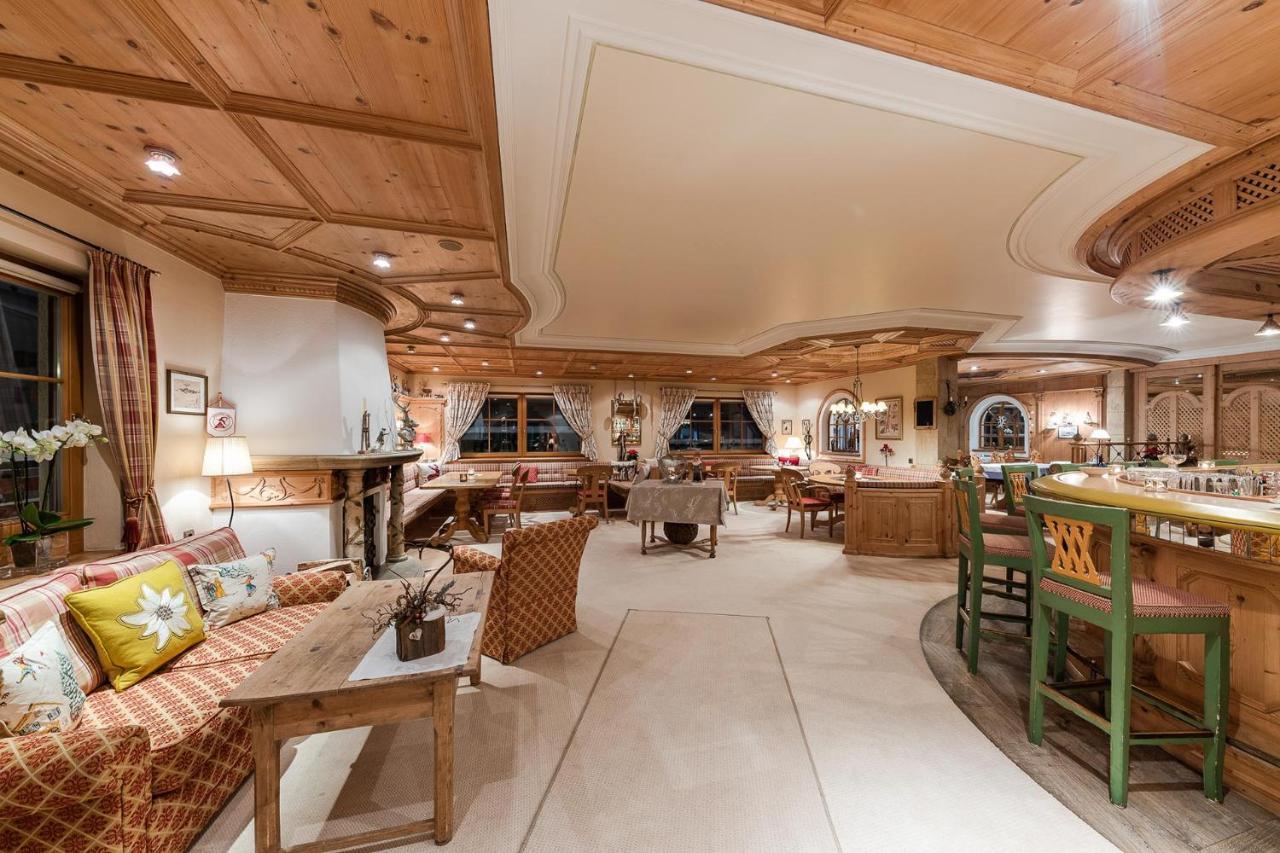 Bed & Breakfast Hotel Guggis Zürs エクステリア 写真