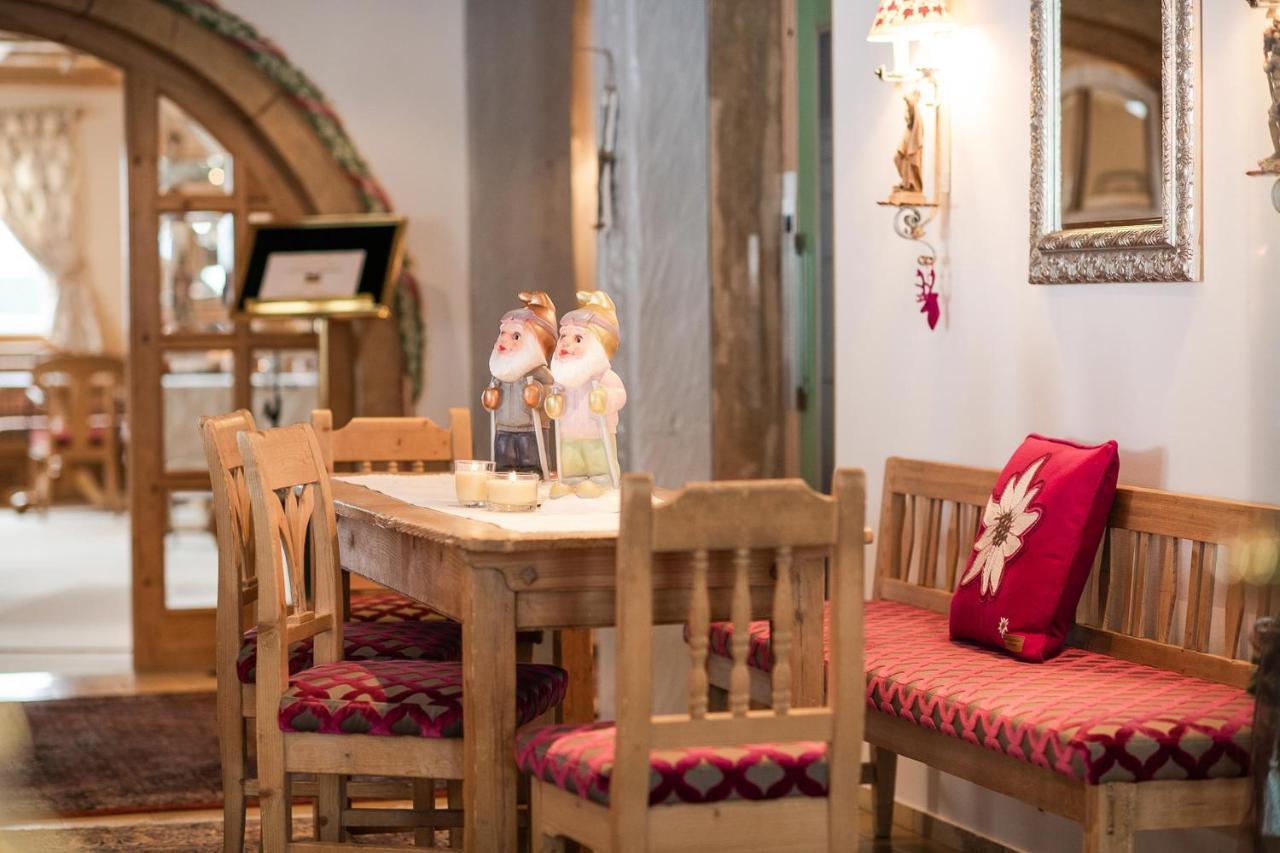 Bed & Breakfast Hotel Guggis Zürs エクステリア 写真