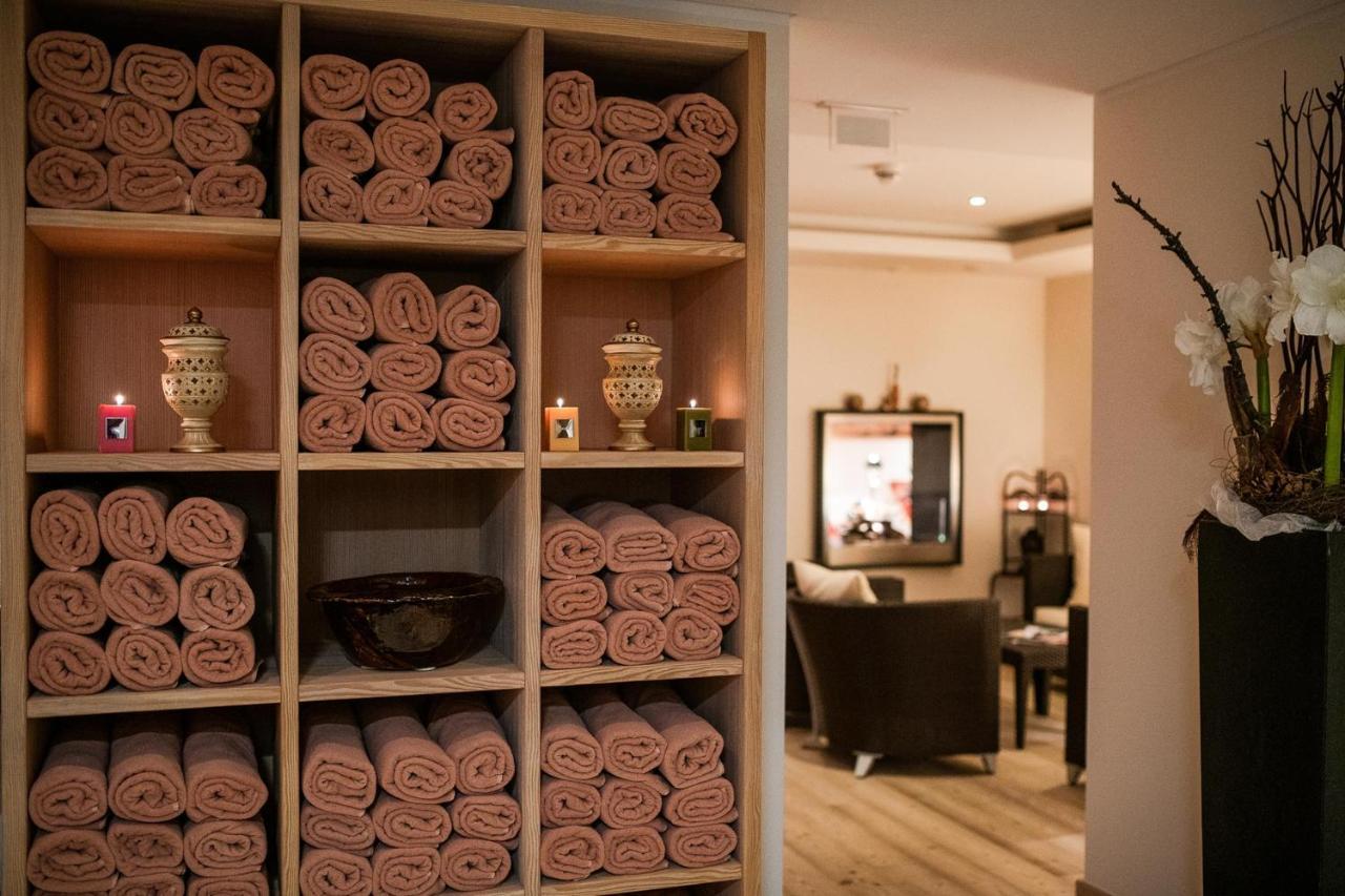 Bed & Breakfast Hotel Guggis Zürs エクステリア 写真
