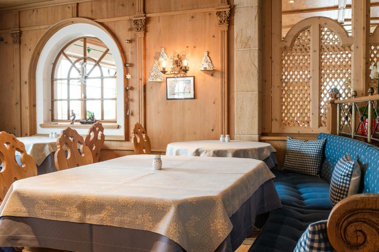 Bed & Breakfast Hotel Guggis Zürs エクステリア 写真