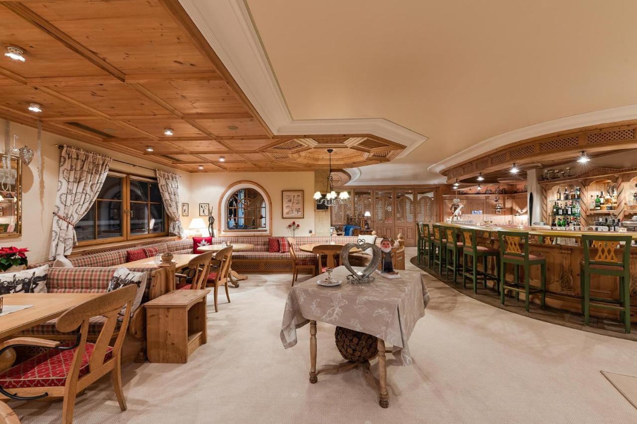 Bed & Breakfast Hotel Guggis Zürs エクステリア 写真
