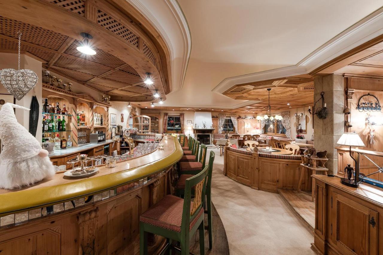 Bed & Breakfast Hotel Guggis Zürs エクステリア 写真