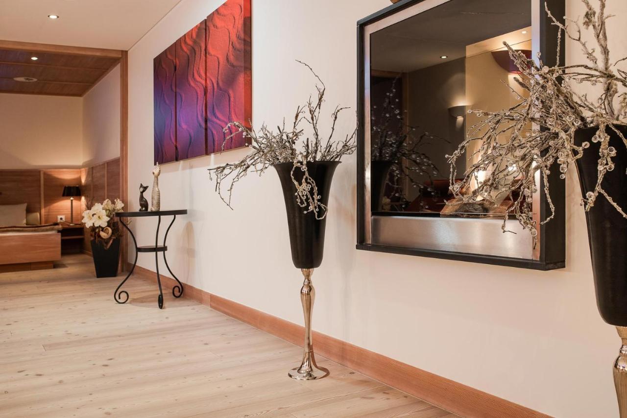 Bed & Breakfast Hotel Guggis Zürs エクステリア 写真