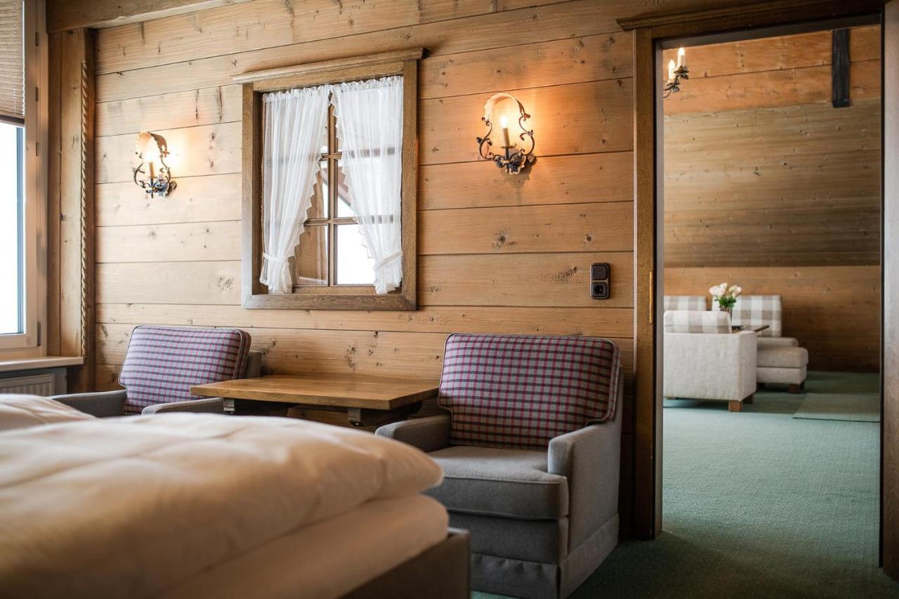 Bed & Breakfast Hotel Guggis Zürs エクステリア 写真