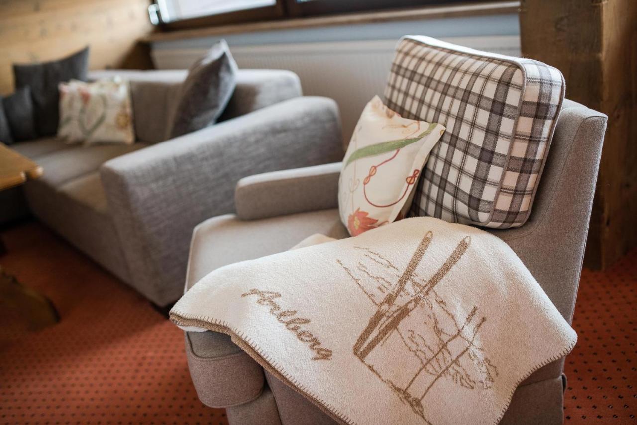 Bed & Breakfast Hotel Guggis Zürs エクステリア 写真