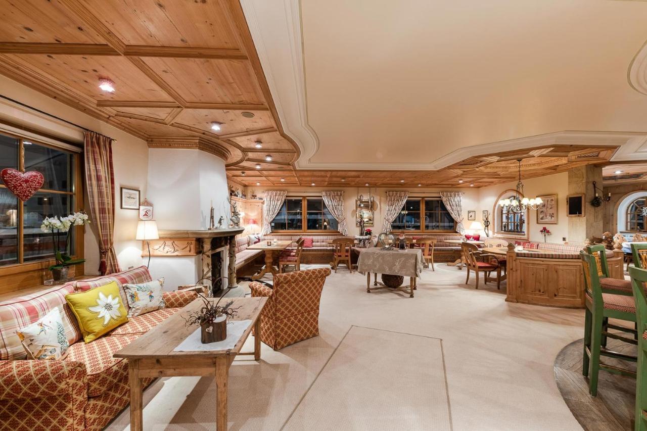 Bed & Breakfast Hotel Guggis Zürs エクステリア 写真