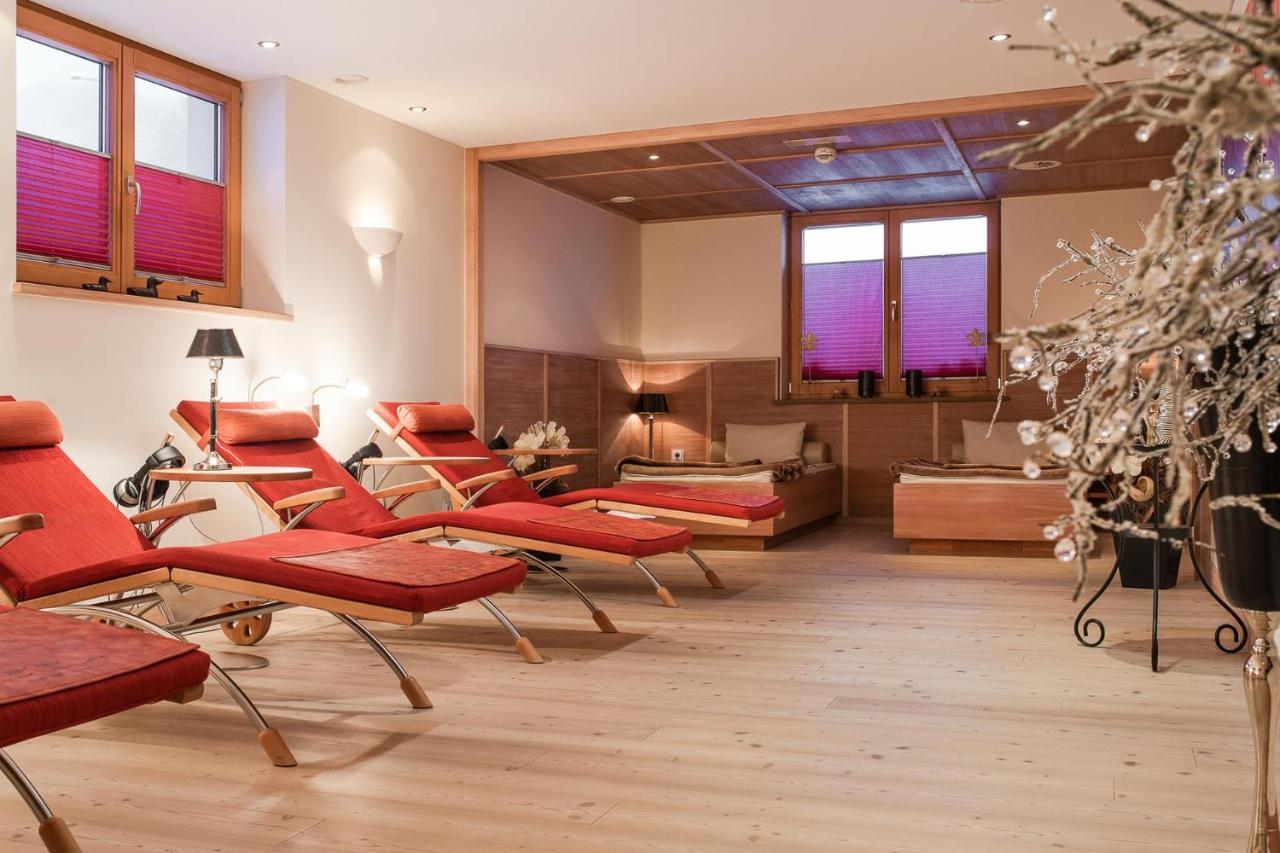 Bed & Breakfast Hotel Guggis Zürs エクステリア 写真