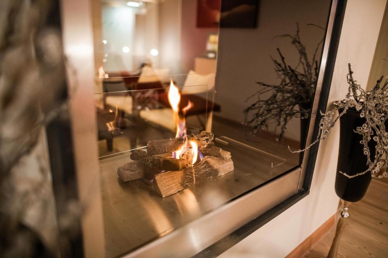 Bed & Breakfast Hotel Guggis Zürs エクステリア 写真